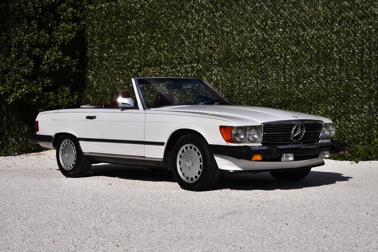 1987 Mercedes-Benz R107 560SL Convertible 5,6L V8 LesAnciennes.com