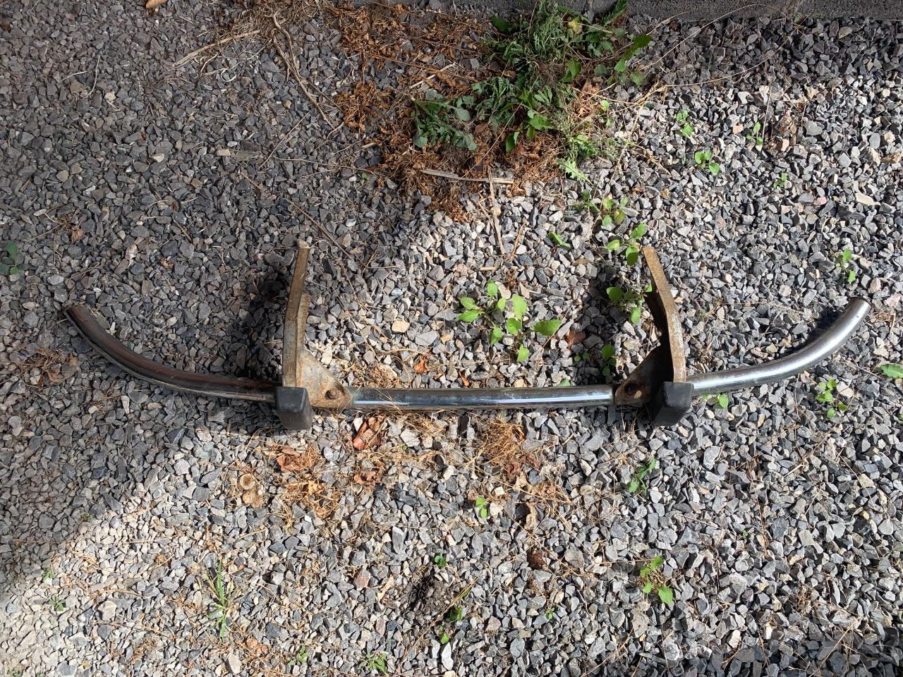 Pare choque tubulaire RENAULT 4 (R4) 1ère série LesAnciennes.com