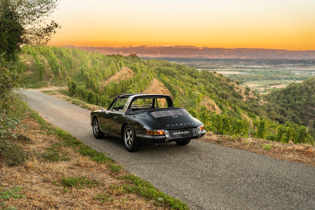 PORSCHE 912 Targa Soft Window - 1967 LesAnciennes.com