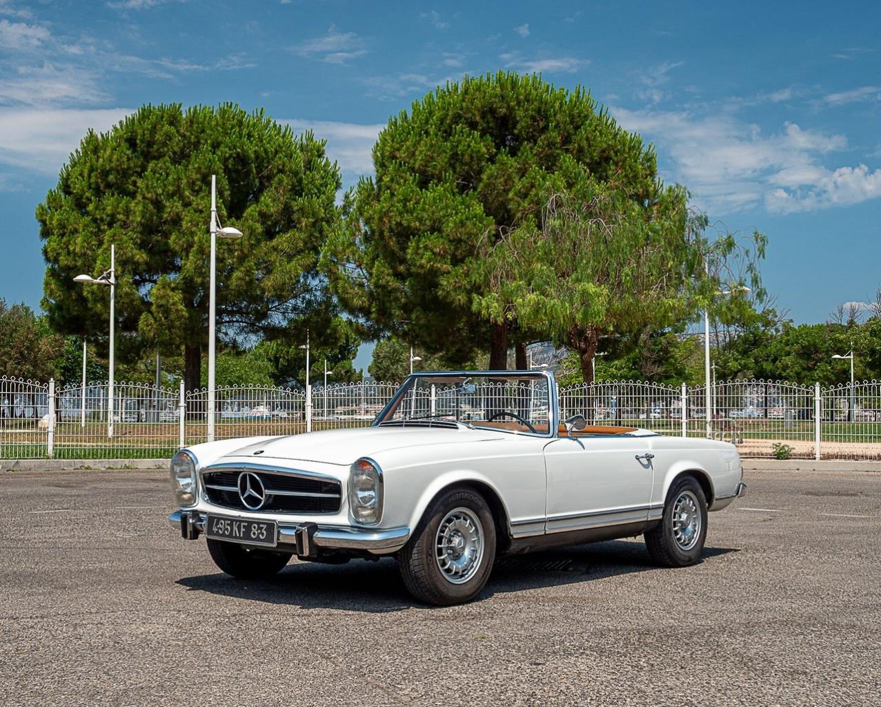 1964 Mercedes-Benz 230SL 'Pagoda' (W113) LesAnciennes.com