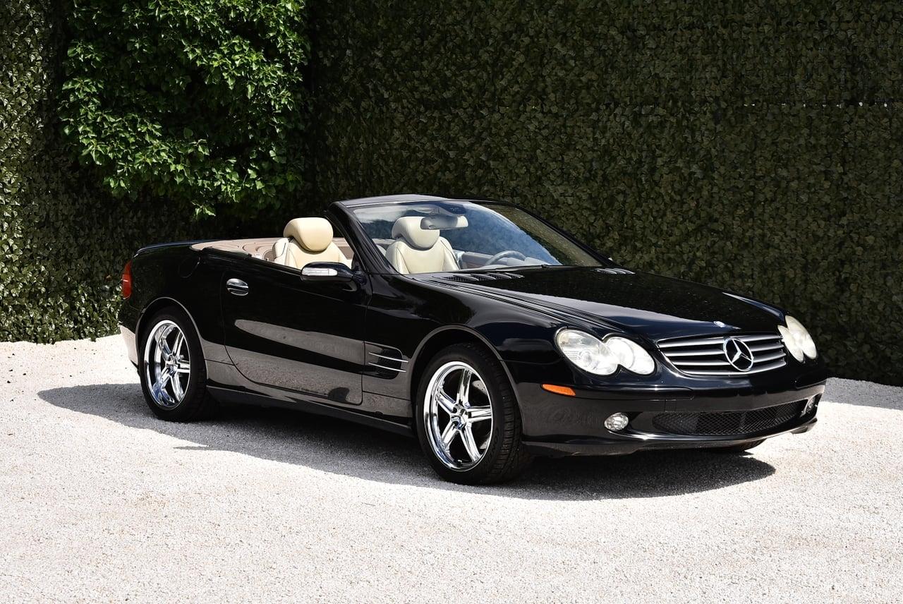 2004 Mercedes-Benz SL500 R230 LesAnciennes.com