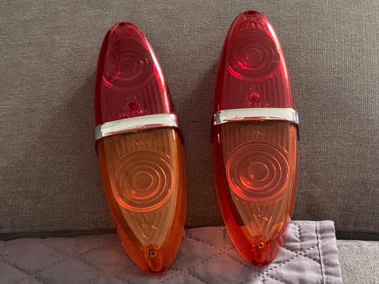 Cabochons arrières PK. Renault Floride, Caravelle LesAnciennes.com