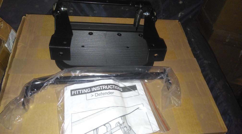 Marche pieds LAND ROVER Defender LesAnciennes.com