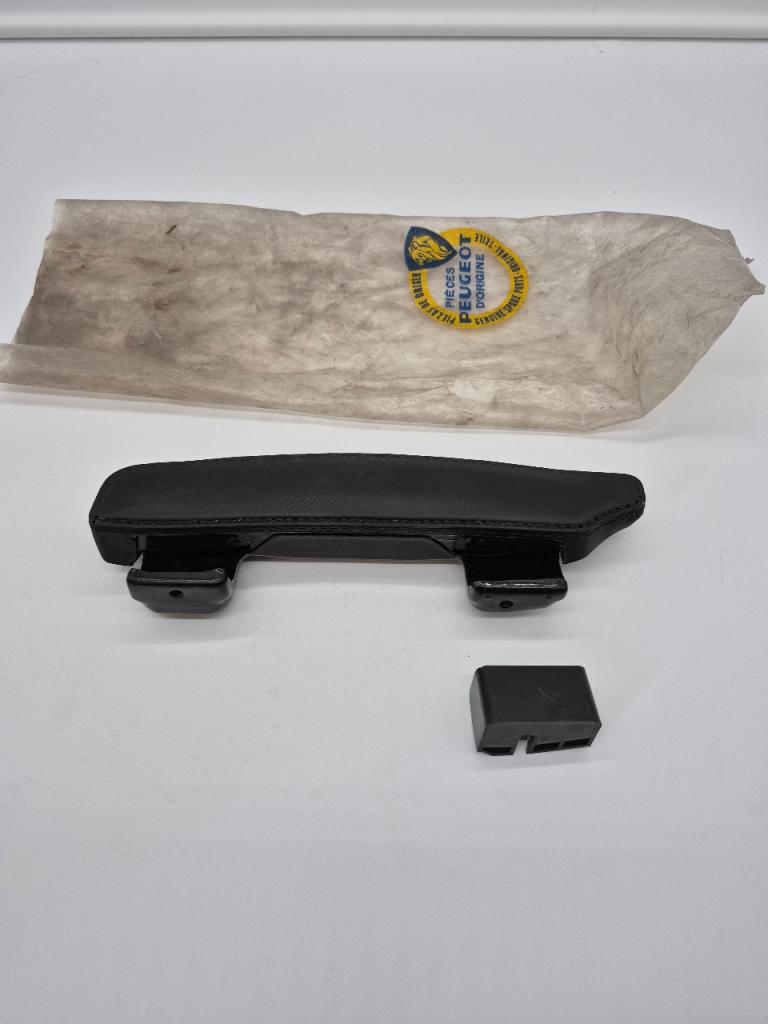 Accoudoir Droite PEUGEOT 204 LesAnciennes.com