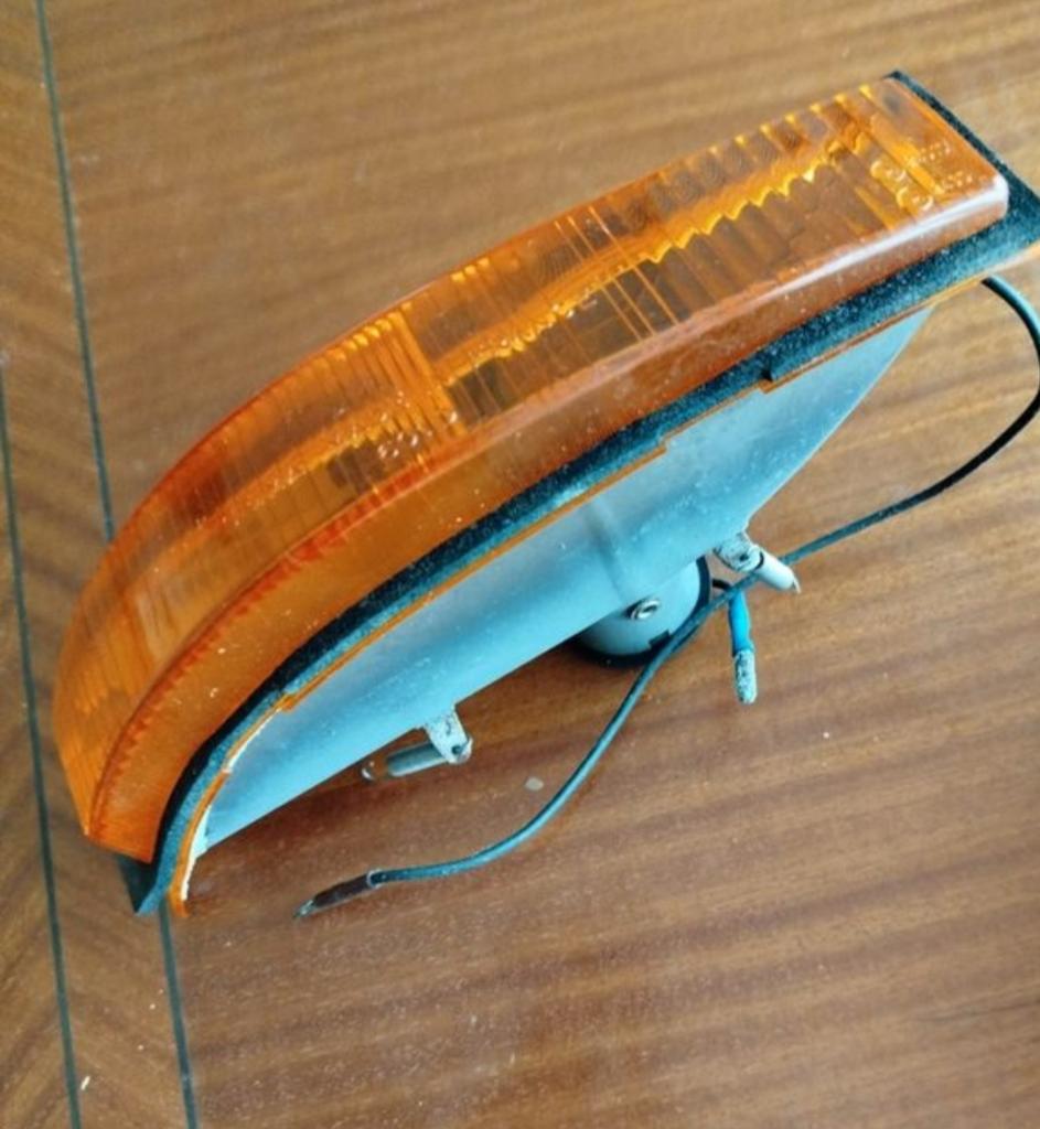 Feux clignotant avant droit pour CITROEN Ami 6 LesAnciennes.com