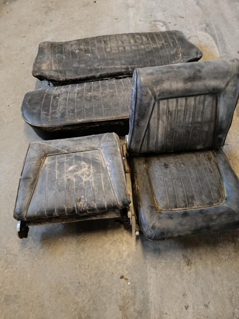 Sièges avant et arrière PANHARD 24 LesAnciennes.com