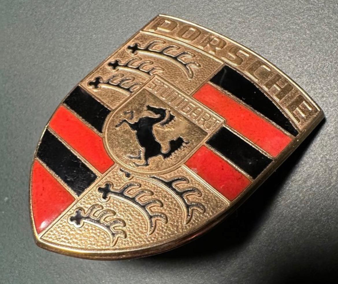 Badge de capot Porsche 911 1964-1973 LesAnciennes.com