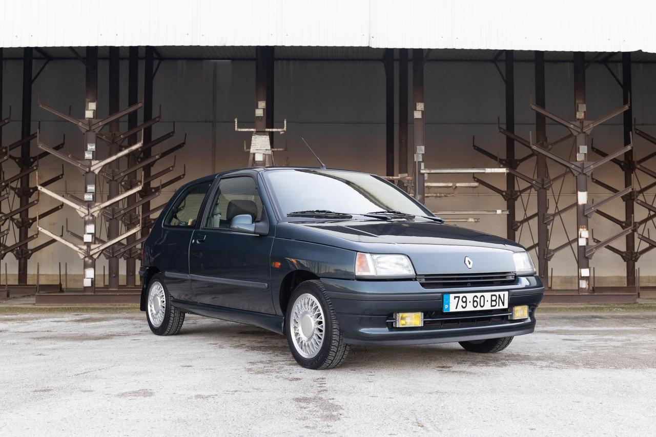 1993 Renault Clio Baccara 1.4L Manual LesAnciennes.com