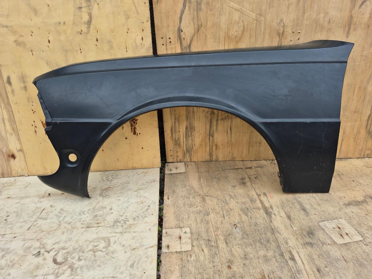 Aile AVG PEUGEOT 305 LesAnciennes.com