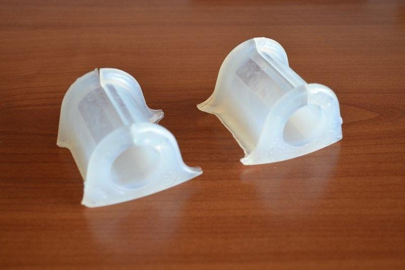 Paire silentblocs barre stab PEUGEOT 304 305, 24mm LesAnciennes.com