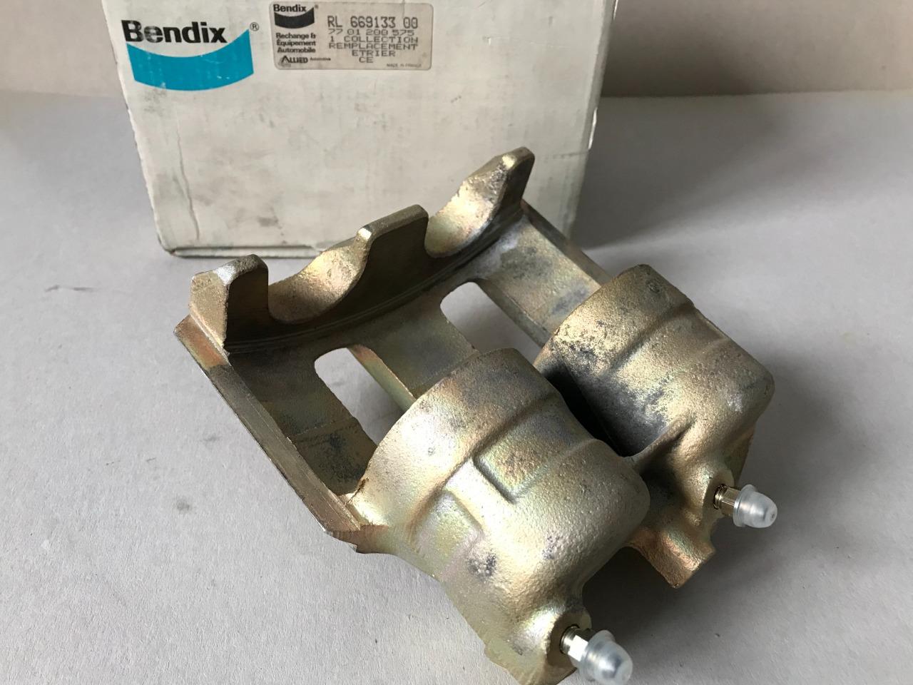 Etrier avant gauche RENAULT 30 (R30) Trafic LesAnciennes.com