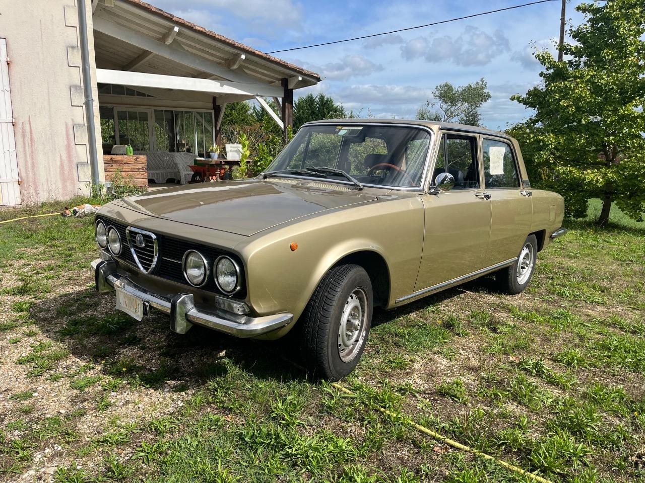 ALFA ROMEO 2000 Berlina - 1972 LesAnciennes.com