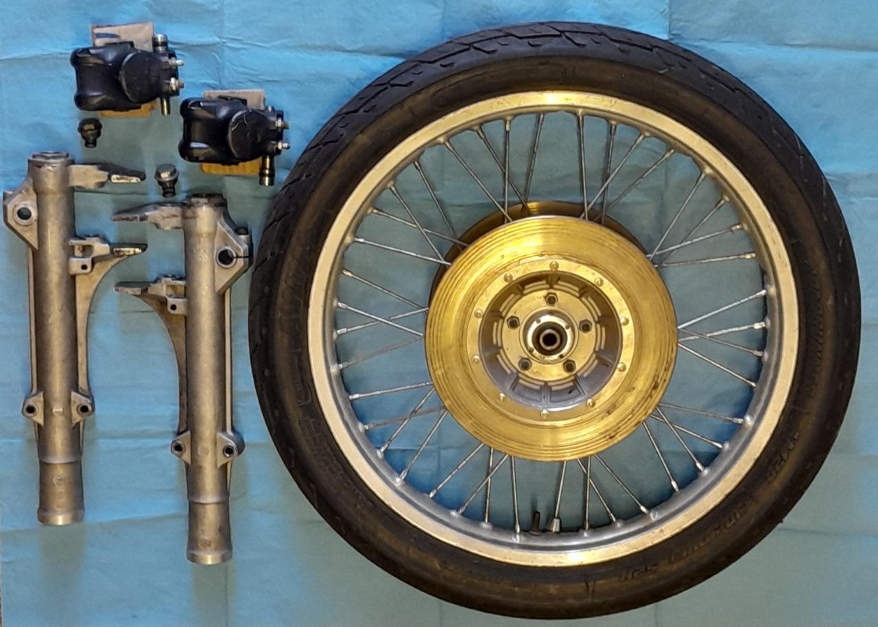 Roue avant freins fourche BMW R90S LesAnciennes.com