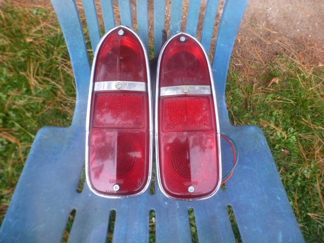 TRIUMPH TR4/ TR5:paire de feux arrieres LUCAS LesAnciennes.com