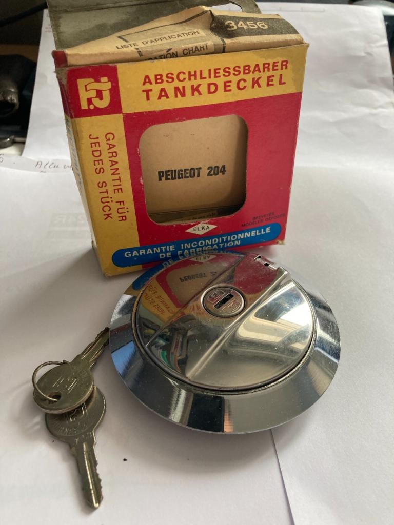 Bouchon à essence chromé neuf PEUGEOT 204 t. type LesAnciennes.com