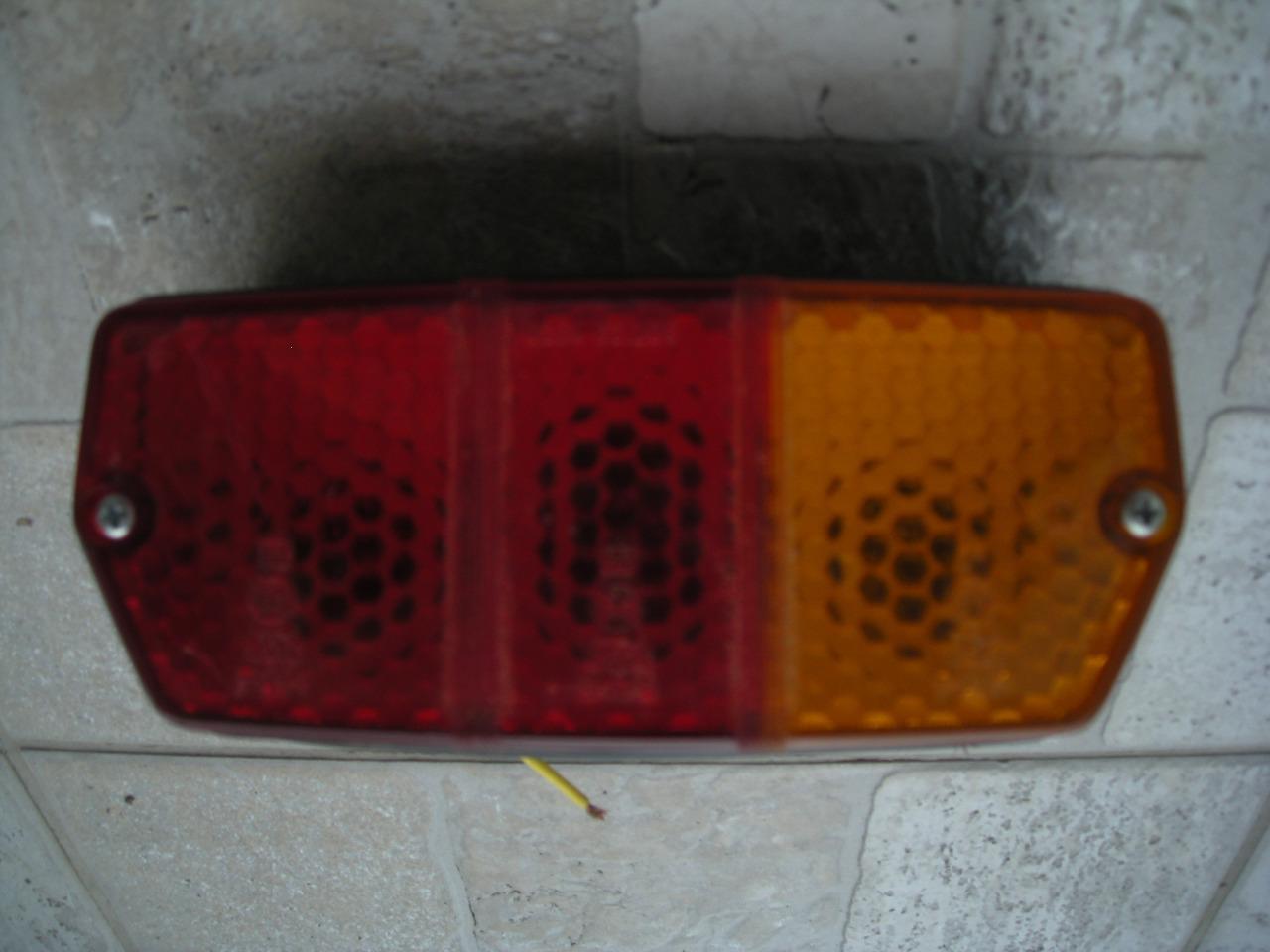 Recherche feu AR droit SOMECA - FIAT 470 V LesAnciennes.com