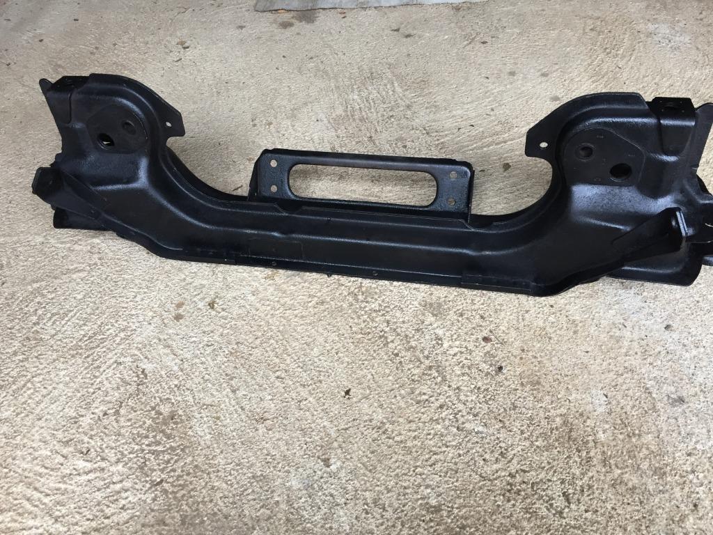 Traverse avant RENAULT 8 (R8) LesAnciennes.com