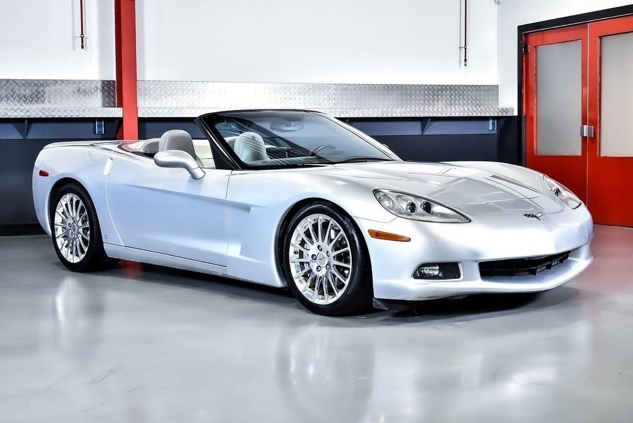 2009 Chevrolet Corvette C6 Convertible 6,2L V8 LesAnciennes.com
