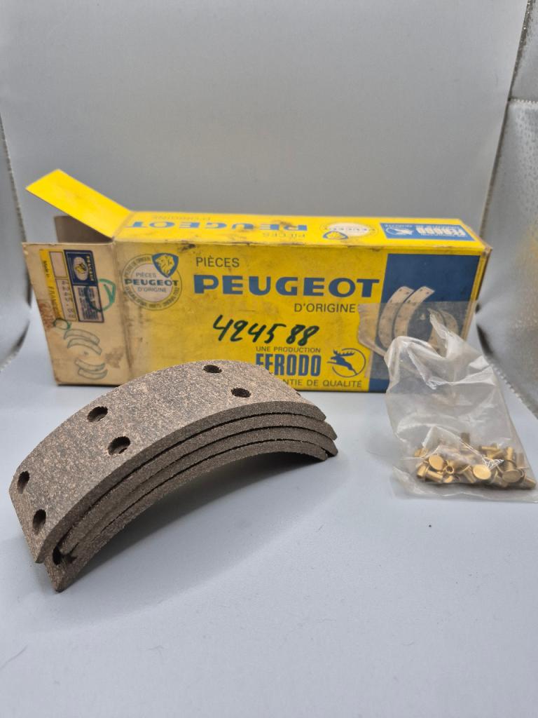 Garniture de Frein AR PEUGEOT 104 LesAnciennes.com