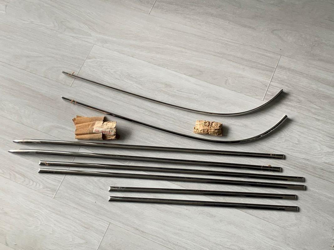 Baguettes latérales GH pour Renault 3, R4 Super, LesAnciennes.com