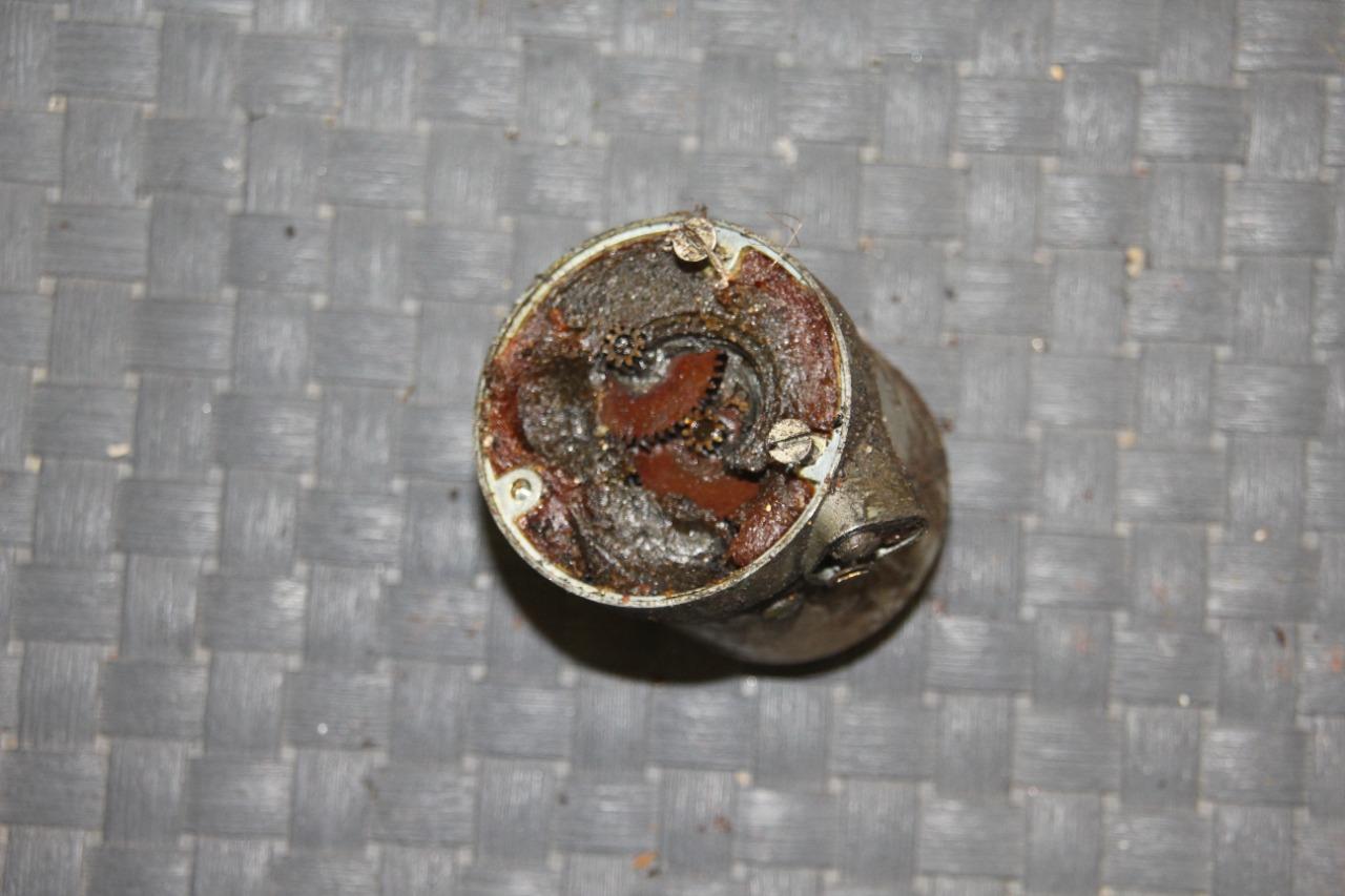 Moteur essuie glace RENAULT 4CV LesAnciennes.com