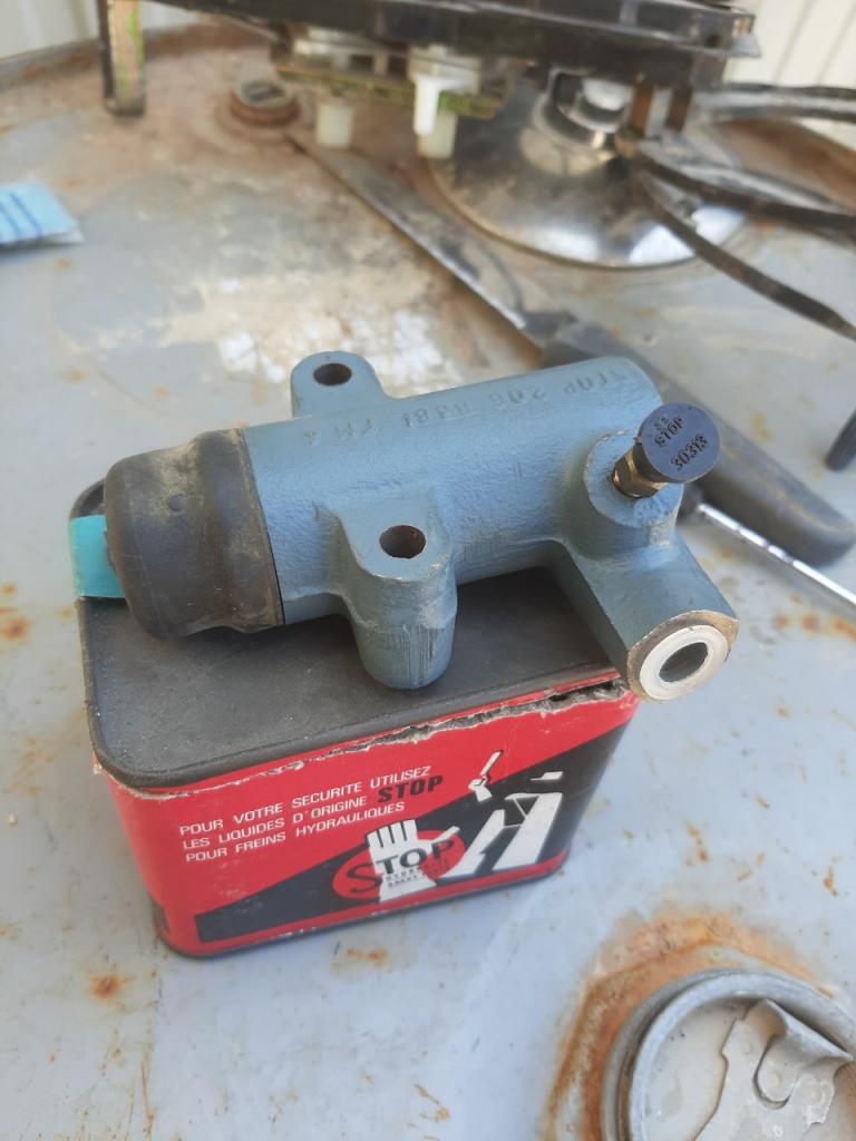 Pièces PEUGEOT 404 LesAnciennes.com