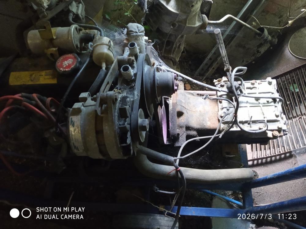 Lot de pièces RENAULT Moteur 688/7 +Boite 1120 LesAnciennes.com