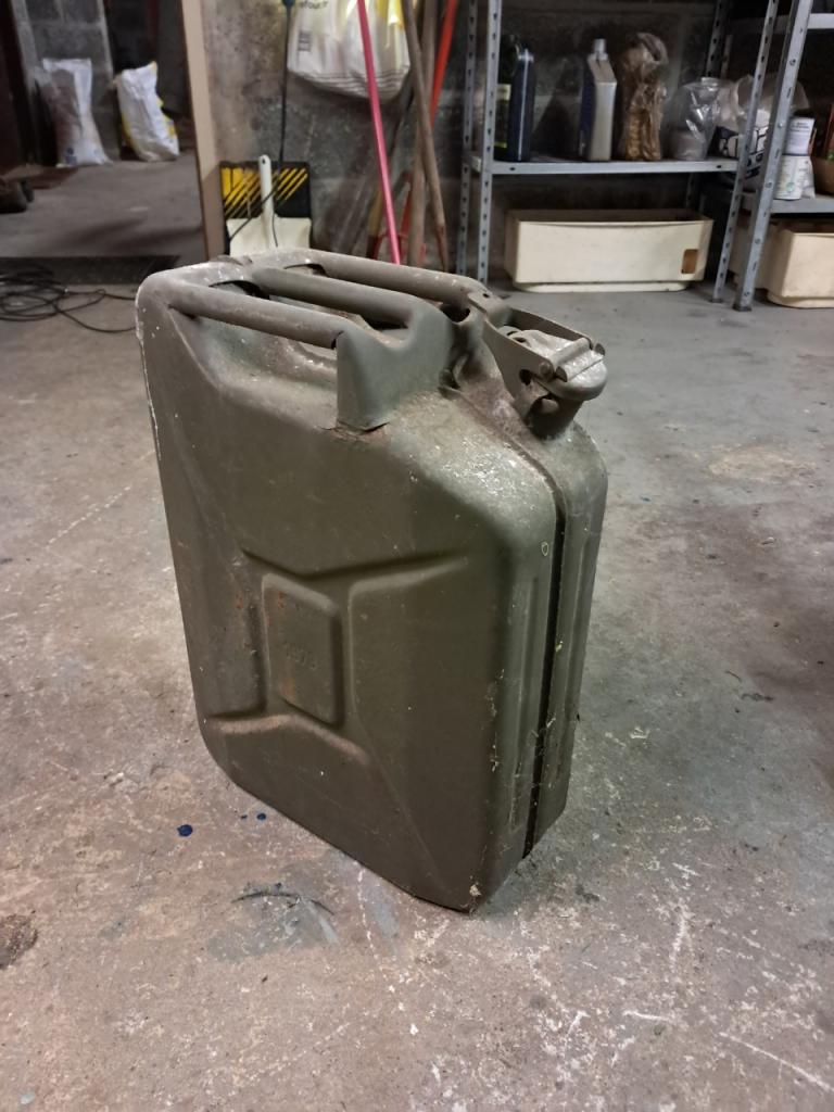 JERRICAN Militaire 20L LesAnciennes.com
