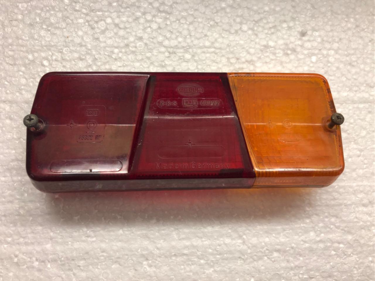 CABOCHON feu arrière hella 43322 Mercedes LesAnciennes.com