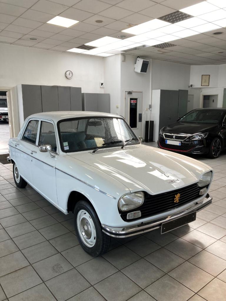 PEUGEOT 204 Berline - 1975 LesAnciennes.com