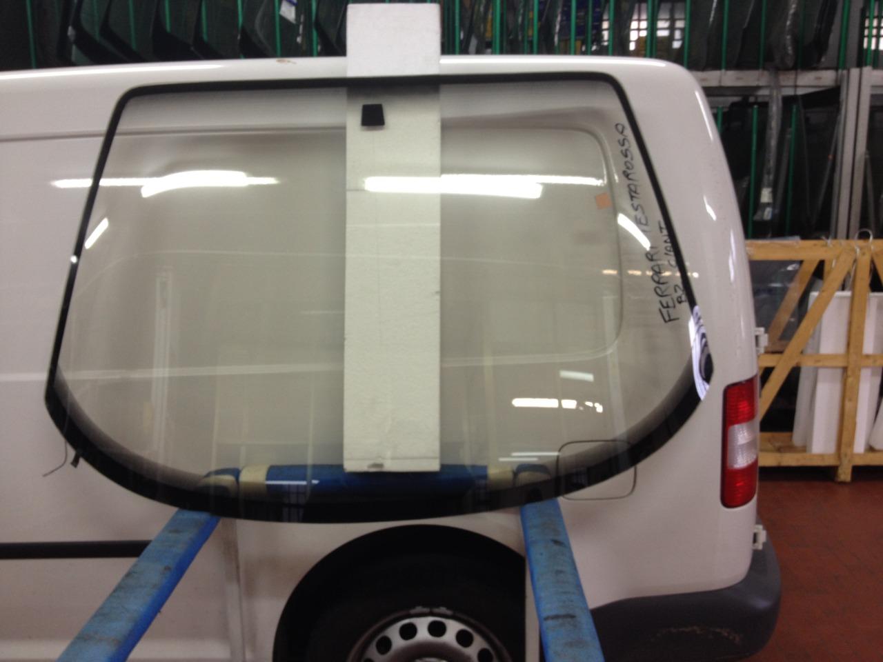 Pare-brise pour Ferrari Testarossa LesAnciennes.com