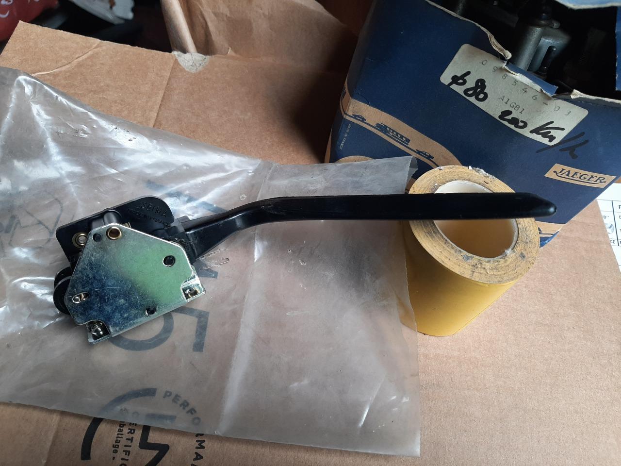 Commodo PEUGEOT 104 LesAnciennes.com