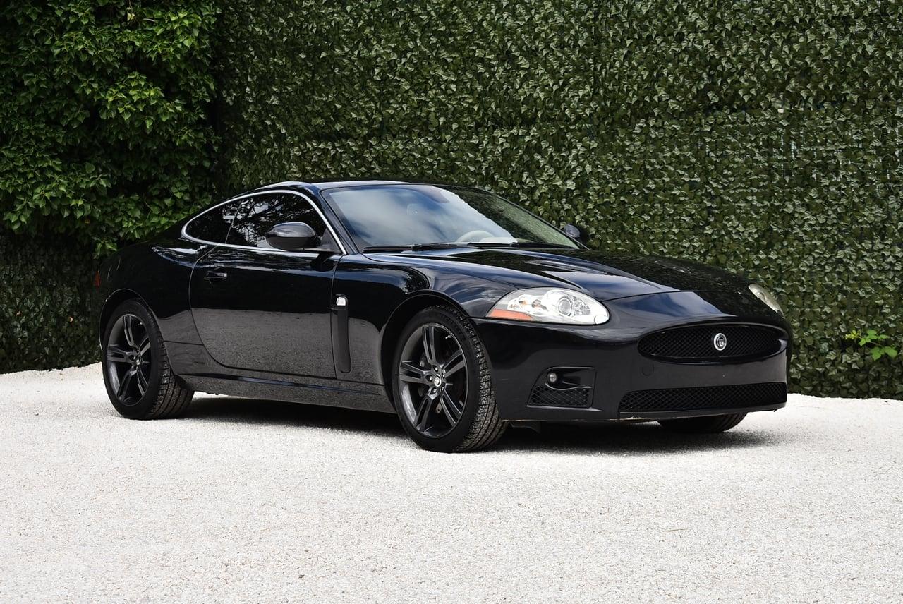 2008 Jaguar XKR Coupe 4,2L "Supercharged" V8 LesAnciennes.com
