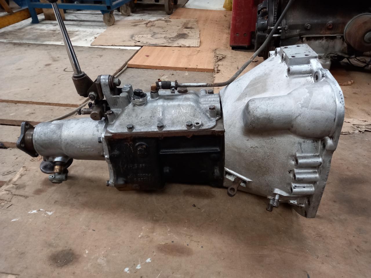 Boite de vitesse JAGUAR Type E 2+2 LesAnciennes.com