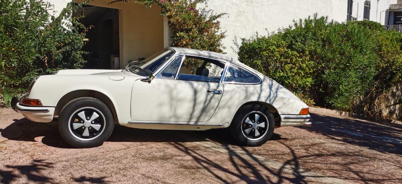 PORSCHE 911 T SUNROOF - 1968 LesAnciennes.com