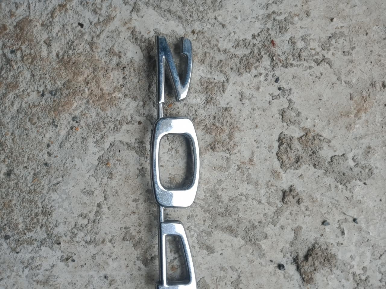 Motif PEUGEOT 204 LesAnciennes.com