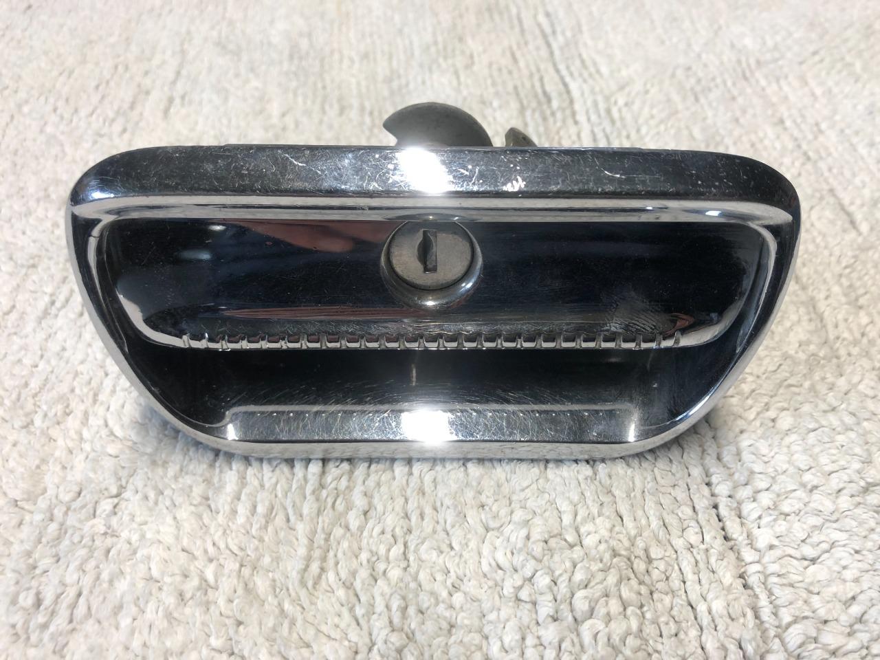 Poignées dALFA ROMEO GT 1300 Junior Coupé Bertone LesAnciennes.com