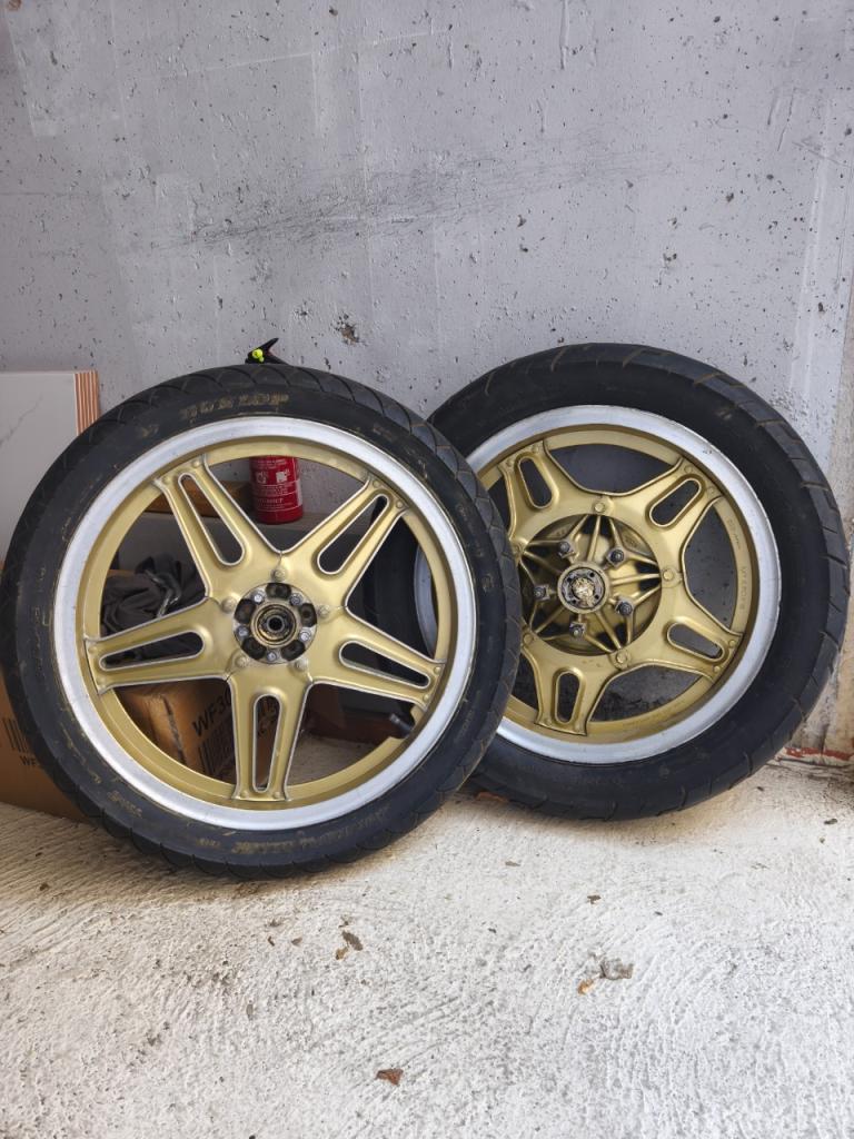 2 roues complètes HONDA CB 900 F Bol D'or LesAnciennes.com