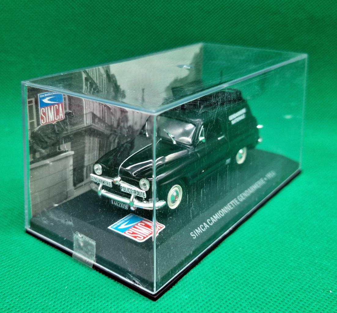 Simca 9 Aronde chatelaine Gendarmerie LesAnciennes.com