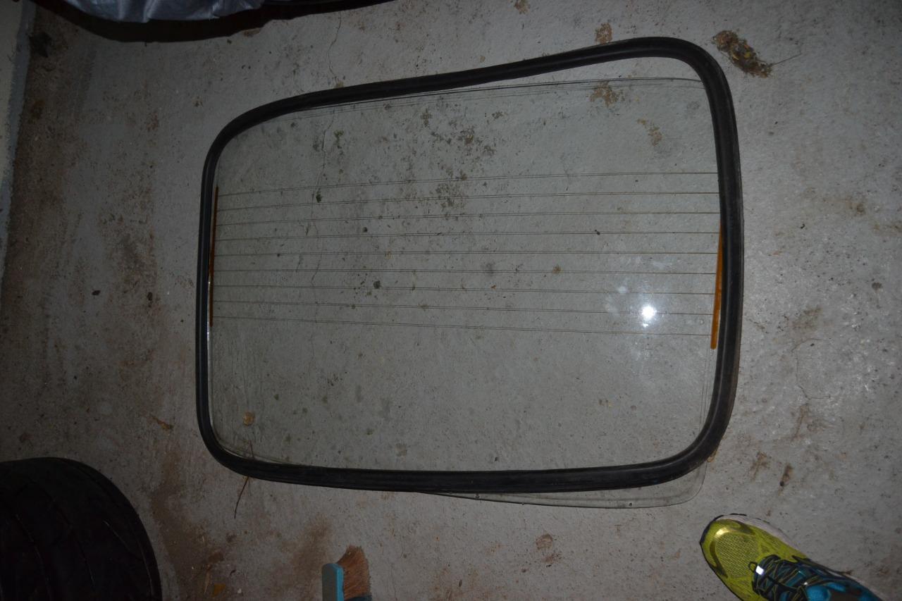 LUNETTE ARRIERE PORSCHE 911 SC LesAnciennes.com