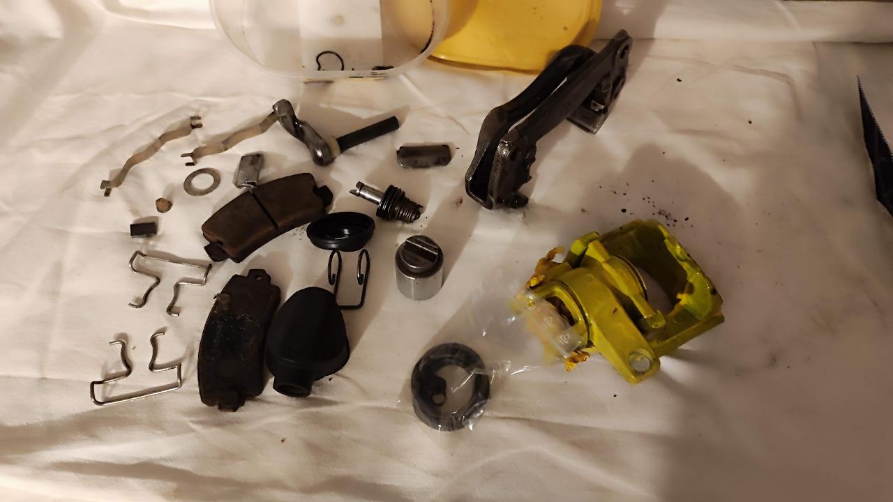 Gros frein AR Alpine A110 R8 Gordini - 2 LesAnciennes.com