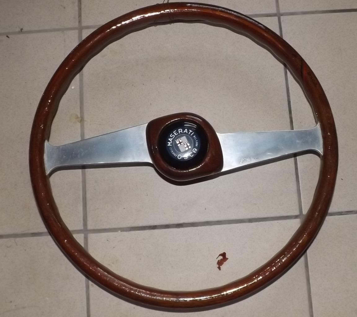 Volant bois MASERATI OSCA LesAnciennes.com