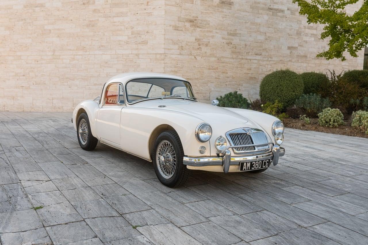 1959 MG MGA Coupé LesAnciennes.com