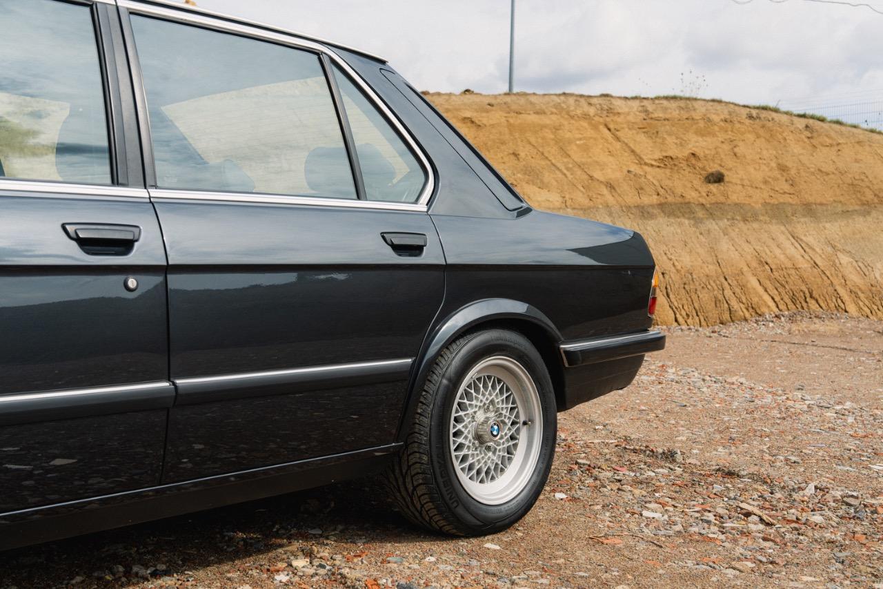 BMW M5 E28 coupé - 1986 LesAnciennes.com