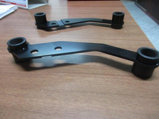 Entretoises de vitres triangles avant Fiat Dino LesAnciennes.com