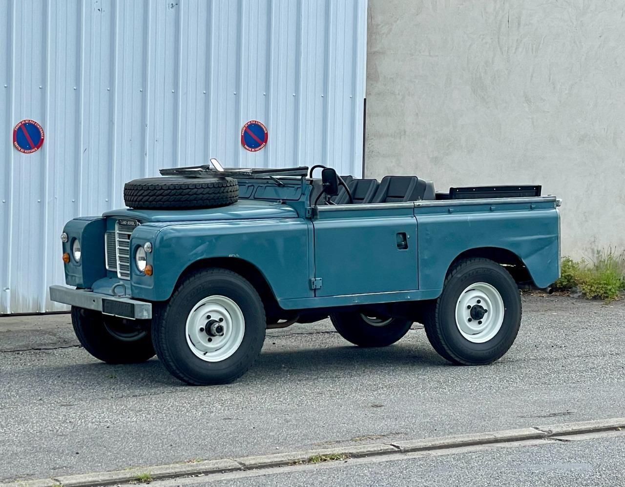 LAND ROVER 88 Diesel - 1983 LesAnciennes.com