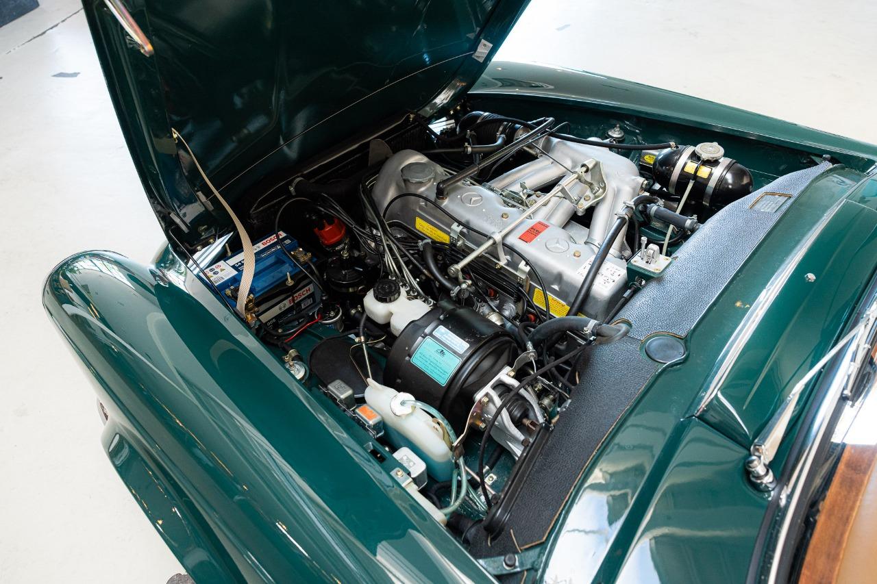 MERCEDES 250 SL Factory 5 Speed - 1967 LesAnciennes.com