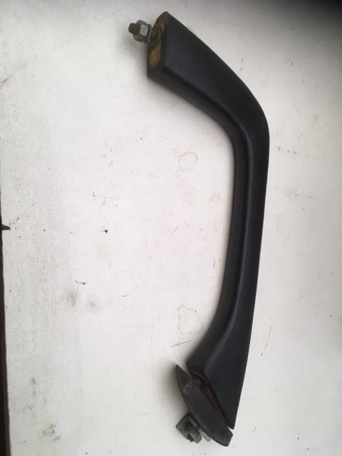 Poignée tableau bord VOLVO P1800 LesAnciennes.com