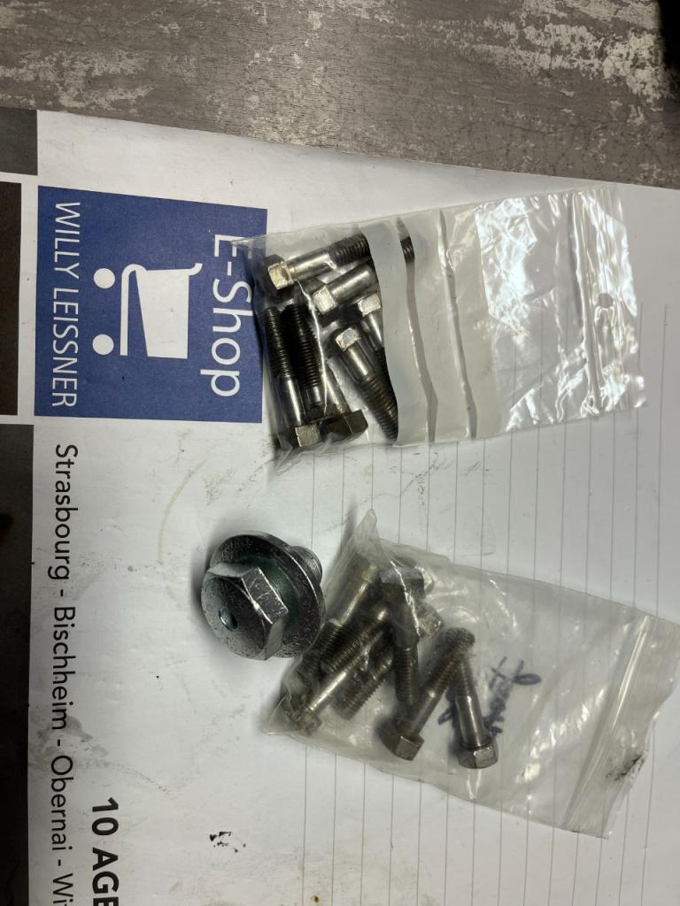 Lot de pièces KAWASAKI 250 KH Tous models LesAnciennes.com