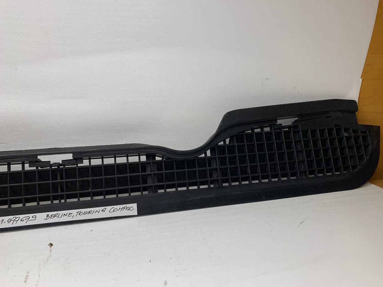 Grille ventilation BMW E 36 LesAnciennes.com